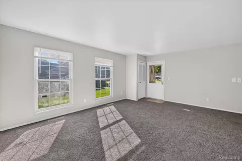 Living - 3055 Vineyard Ln, Mount Morris, MI 48433 photo 1 of 3
