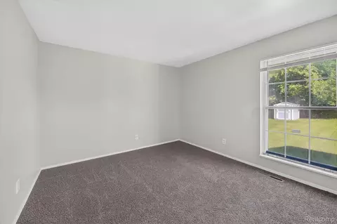 Bedroom - 3055 Vineyard Ln, Mount Morris, MI 48433 photo 3 of 4
