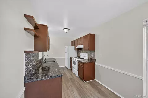 Kitchen - 3055 Vineyard Ln, Mount Morris, MI 48433 photo 4 of 6