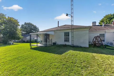 Exterior - 3055 Vineyard Ln, Mount Morris, MI 48433 photo 6 of 10