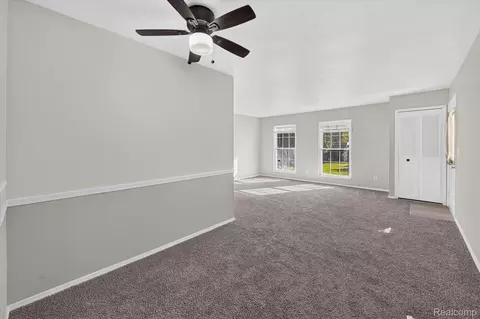 Living - 3055 Vineyard Ln, Mount Morris, MI 48433 photo 2 of 3