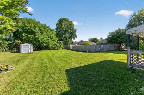 Exterior - 3055 Vineyard Ln, Mount Morris, MI 48433 photo 7 of 10