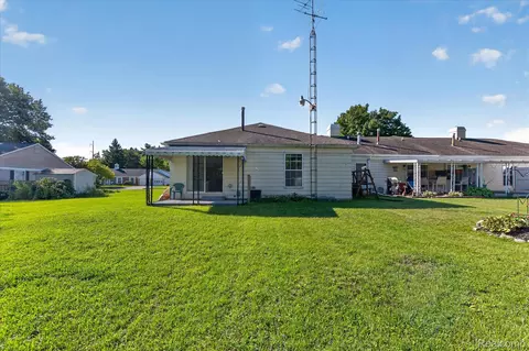 Exterior - 3055 Vineyard Ln, Mount Morris, MI 48433 photo 5 of 10