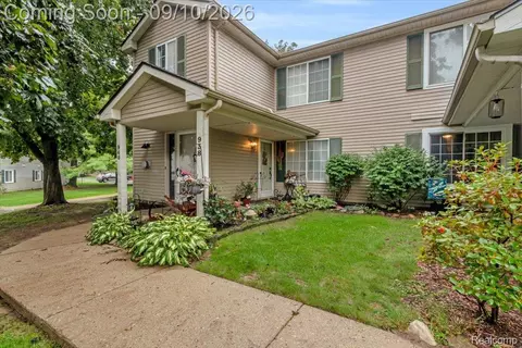 938 Saybrook Dr #10, Waterford, MI 48327