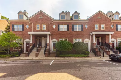 16942 Farmington Rd #24, Livonia, MI 48154