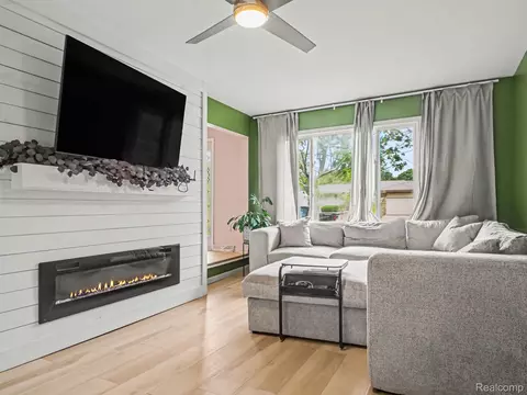 Living - 1837 Springfield St, Flint, MI 48503 photo 2 of 2