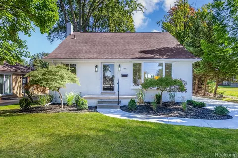 177 Avery St, Clinton Township, MI 48036