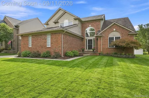 8062 Pickering Pl, Westland, MI 48185