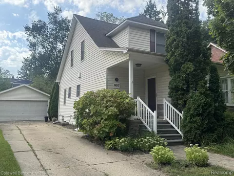 907 Lockwood Rd, Royal Oak, MI 48067