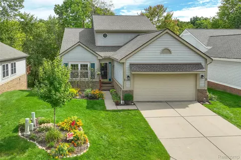 41601 Sleepy Hollow Dr, Novi, MI 48377