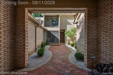 1106 Timberview Trl, Bloomfield Hills, MI 48304
