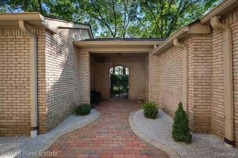 1106 Timberview Trl, Bloomfield Hills, MI 48304