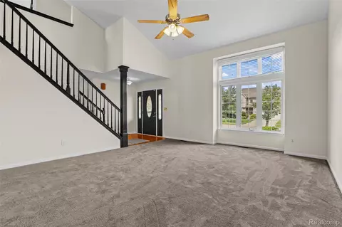 Living - 33395 Sand Piper Dr, Romulus, MI 48174 photo 2 of 5