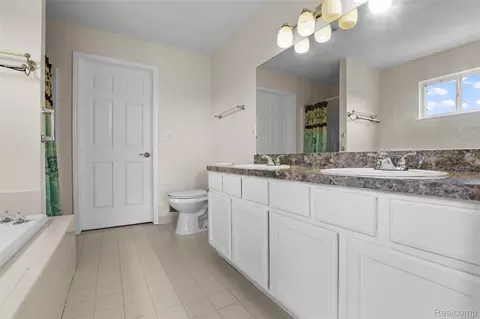 Bath - 33395 Sand Piper Dr, Romulus, MI 48174 photo 1 of 4