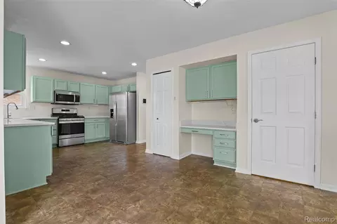 Kitchen - 33395 Sand Piper Dr, Romulus, MI 48174 photo 2 of 3