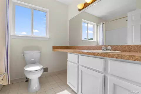 Bath - 33395 Sand Piper Dr, Romulus, MI 48174 photo 3 of 4