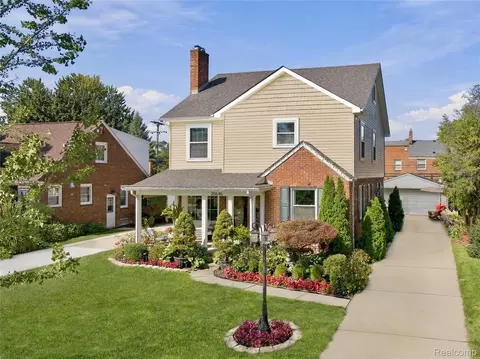 20645 Vernier Cir, Grosse Pointe Woods, MI 48236