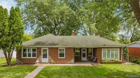 15550 Foch St, Livonia, MI 48154