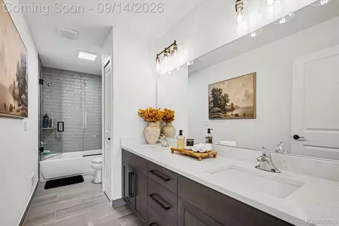 Bath - 19266 Thompson Dr, Macomb, MI 48042 photo 3 of 5