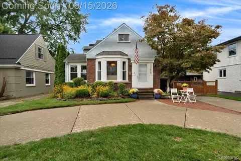 22430 Lakeland St, Saint Clair Shores, MI 48081