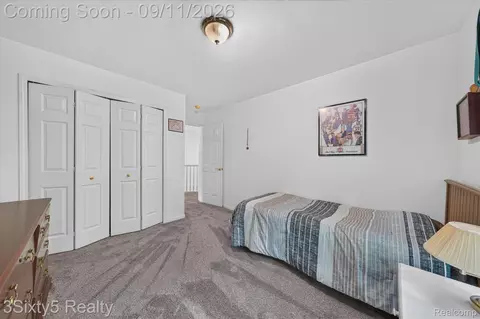 Bedroom - 19149 Red Oak Ln, Brownstown, MI 48193 photo 7 of 10