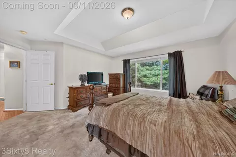 Bedroom - 19149 Red Oak Ln, Brownstown, MI 48193 photo 2 of 10