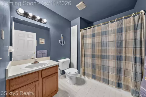 Bath - 19149 Red Oak Ln, Brownstown, MI 48193 photo 5 of 5
