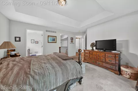 Bedroom - 19149 Red Oak Ln, Brownstown, MI 48193 photo 3 of 10