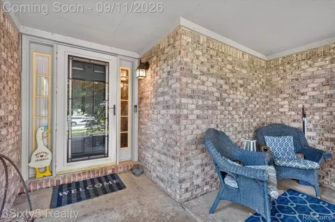 Exterior - 19149 Red Oak Ln, Brownstown, MI 48193 photo 2 of 5