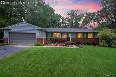3137 Old Orchard Dr, Brighton, MI 48114