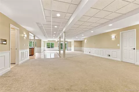 Living - 2566 Lakeside Ct, Flint, MI 48433 photo 7 of 7