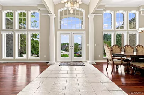 Entry Way - 2566 Lakeside Ct, Flint, MI 48433 photo 1 of 3