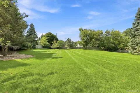 Exterior - 2566 Lakeside Ct, Flint, MI 48433 photo 9 of 11