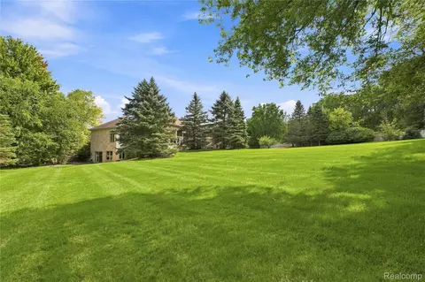 Exterior - 2566 Lakeside Ct, Flint, MI 48433 photo 11 of 11
