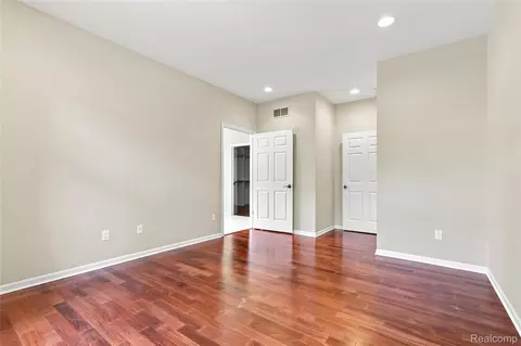 Bedroom - 2566 Lakeside Ct, Flint, MI 48433 photo 3 of 6