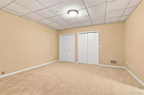 Bedroom - 2566 Lakeside Ct, Flint, MI 48433 photo 6 of 6