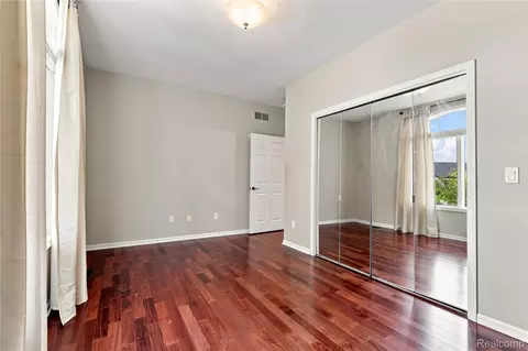 Bedroom - 2566 Lakeside Ct, Flint, MI 48433 photo 1 of 6