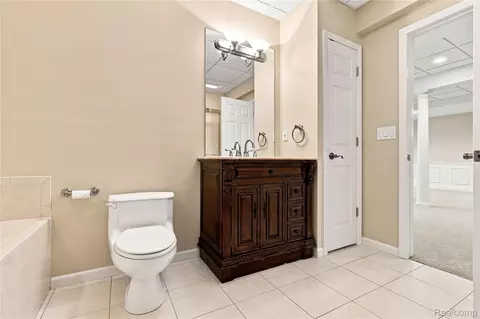 Bath - 2566 Lakeside Ct, Flint, MI 48433 photo 6 of 6