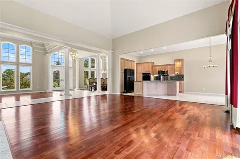 Living - 2566 Lakeside Ct, Flint, MI 48433 photo 4 of 7