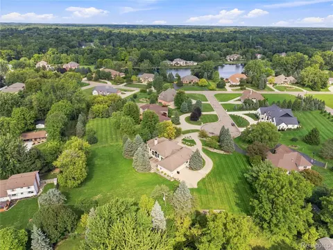 View/Area - 2566 Lakeside Ct, Flint, MI 48433 photo 6 of 7