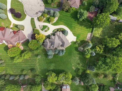 View/Area - 2566 Lakeside Ct, Flint, MI 48433 photo 2 of 7