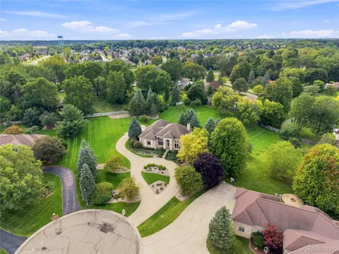 View/Area - 2566 Lakeside Ct, Flint, MI 48433 photo 5 of 7