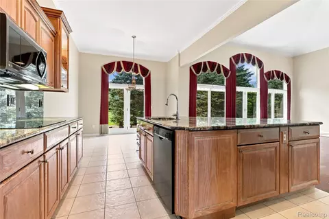 Kitchen - 2566 Lakeside Ct, Flint, MI 48433 photo 1 of 8