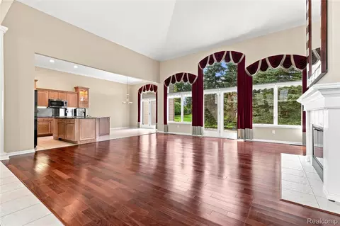 Living - 2566 Lakeside Ct, Flint, MI 48433 photo 1 of 7