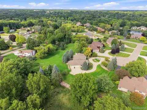 View/Area - 2566 Lakeside Ct, Flint, MI 48433 photo 4 of 7