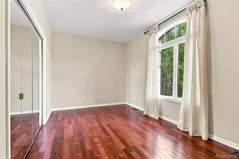 Bedroom - 2566 Lakeside Ct, Flint, MI 48433 photo 2 of 6