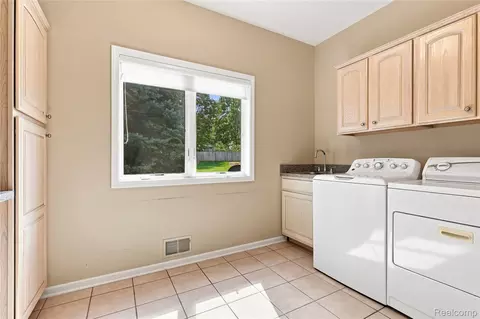 Other - 2566 Lakeside Ct, Flint, MI 48433 photo 13 of 21
