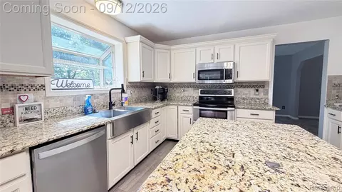 Kitchen - 7500 Welle Rd, Brighton, MI 48116 photo 3 of 4