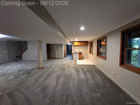 Living - 7500 Welle Rd, Brighton, MI 48116 photo 3 of 4