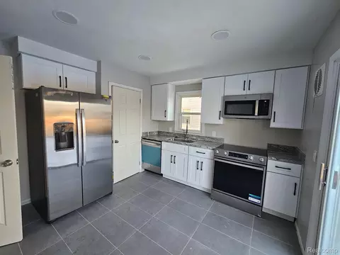 Kitchen - 152 Highland Ave, Clawson, MI 48017 photo 2 of 2